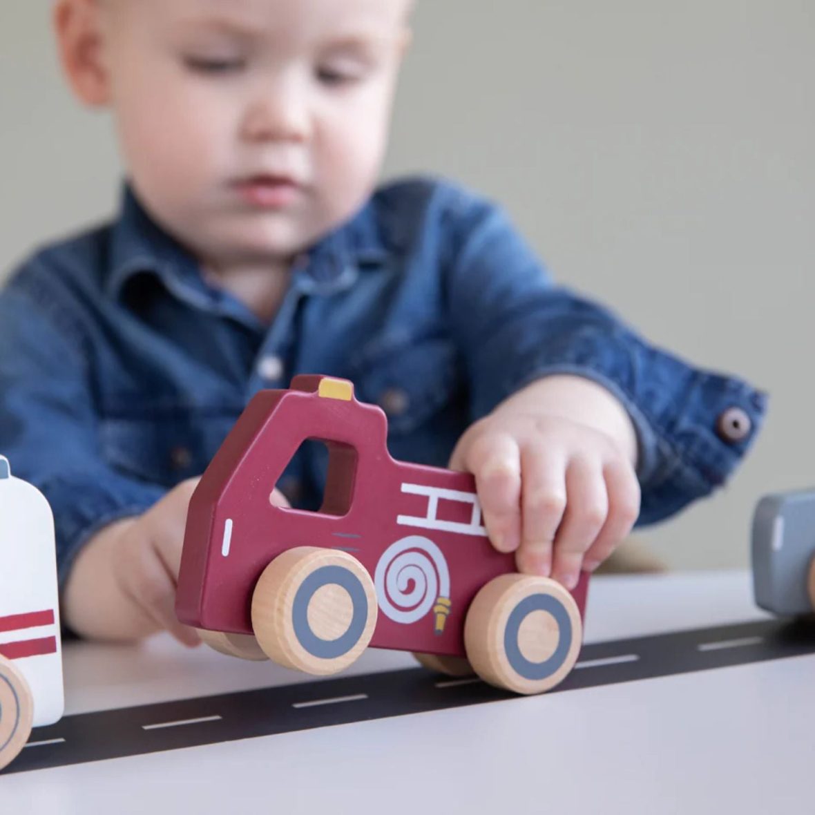 Photo-2_BeoVERDE_Little-Dutch_Emergency-Service-Vehicles_LD4388_1500x1500_e687f0de-eca5-4b76-b0a8-a95da5ac8f2e[1]