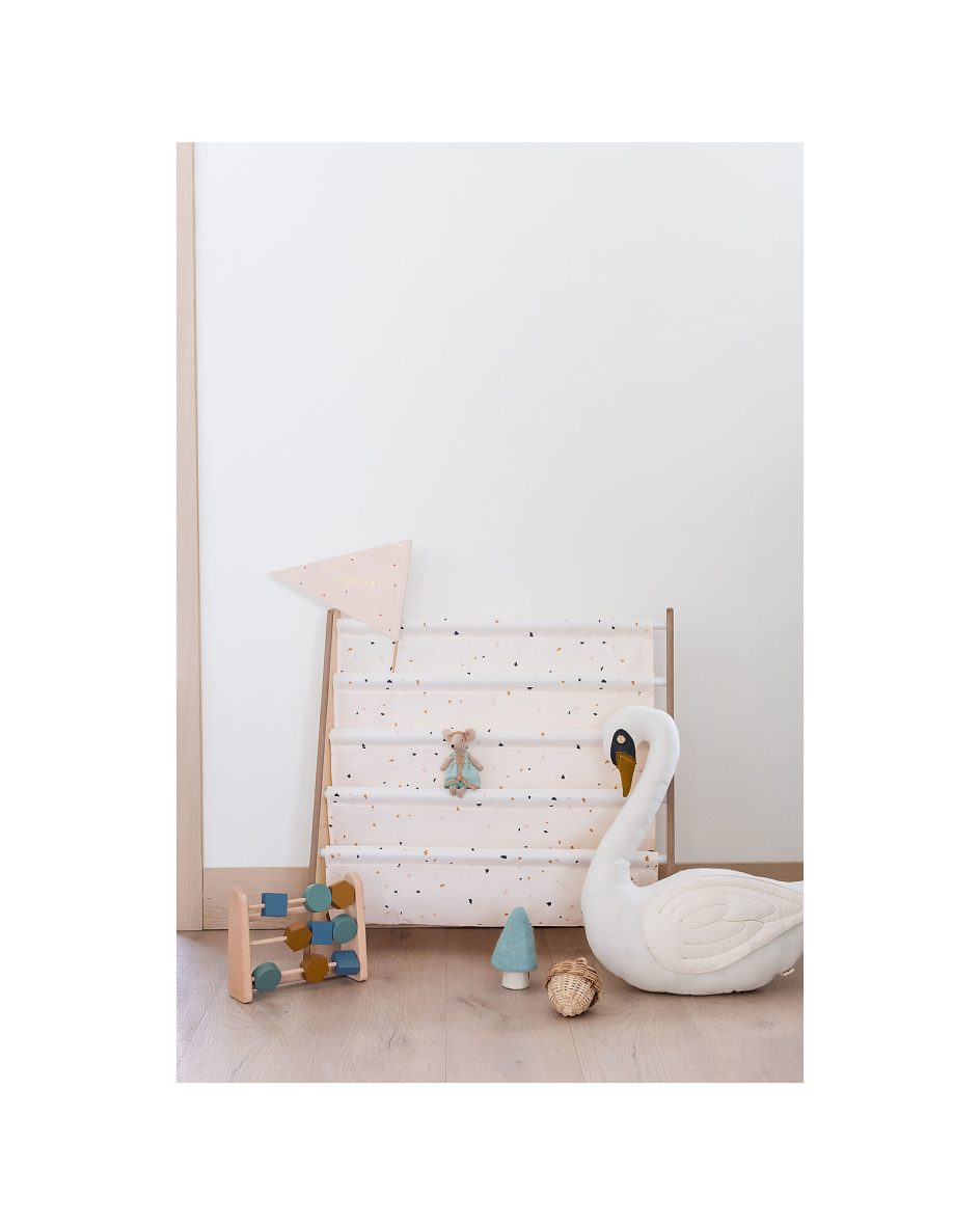 3-sprouts-libreria-frontale-montessoriana-terrazzo-crema-poliestere-riciclato-61×63-x25-4-cm-librerie-montessoriane_465435_zoom[1]