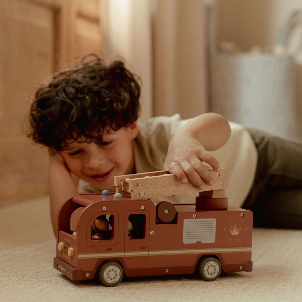 0-2a3cb9cd-1600-Camion-dei-pompieri-grande-con-personaggi-FSC[1]